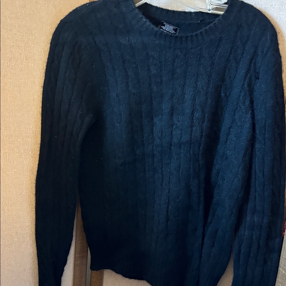 FINAL MARKDOWN George ladies Classic Black cashmere Crewneck Sweater medium